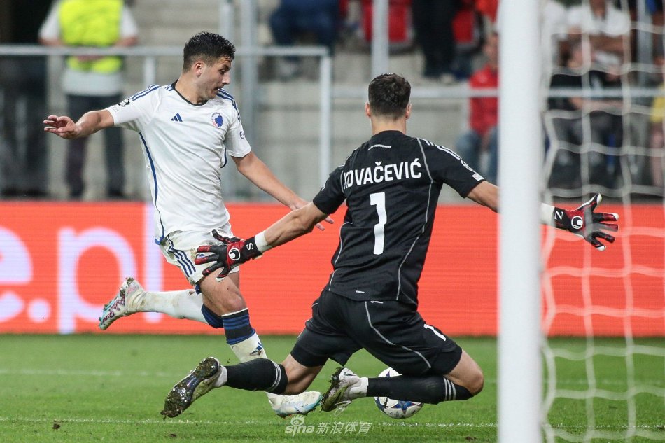 迫使米兰更 迫使米兰更