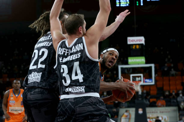 四队未拉开 四队未拉开